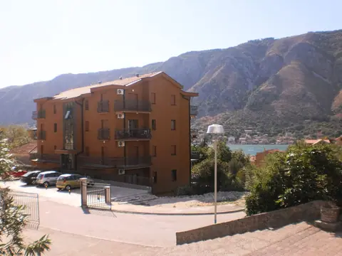 Stambeni objekat — fotografija 5 od 5