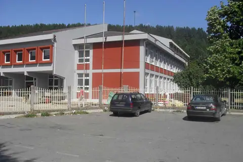 OŠ „Radomir Mitrović” — fotografija 3 od 47