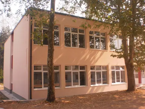 Srednja tehnička škola — fotografija 22 od 24