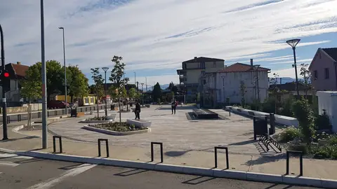 Trg u Anovima — fotografija 3 od 9