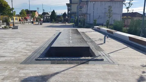 Trg u Anovima — fotografija 4 od 9