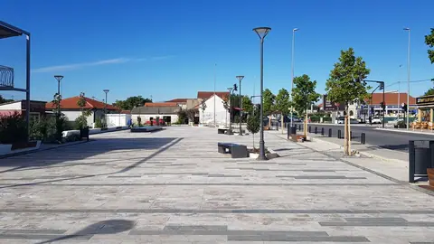 Trg u Anovima — fotografija 5 od 9
