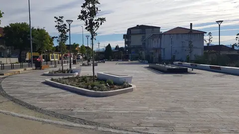 Trg u Anovima — fotografija 6 od 9