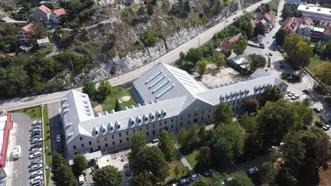 Bivši vojni stan (sanacija krovnog pokrivača) — fotografija 4 od 16